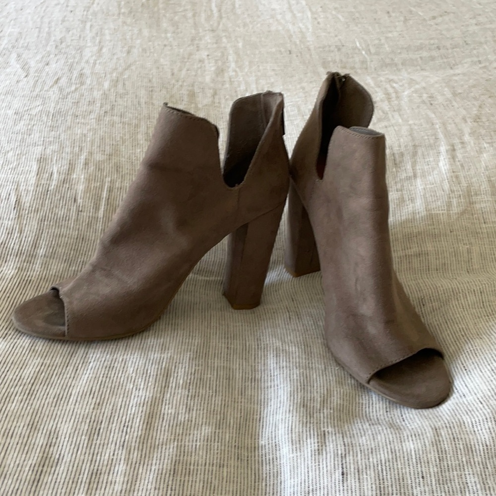 Beige heels